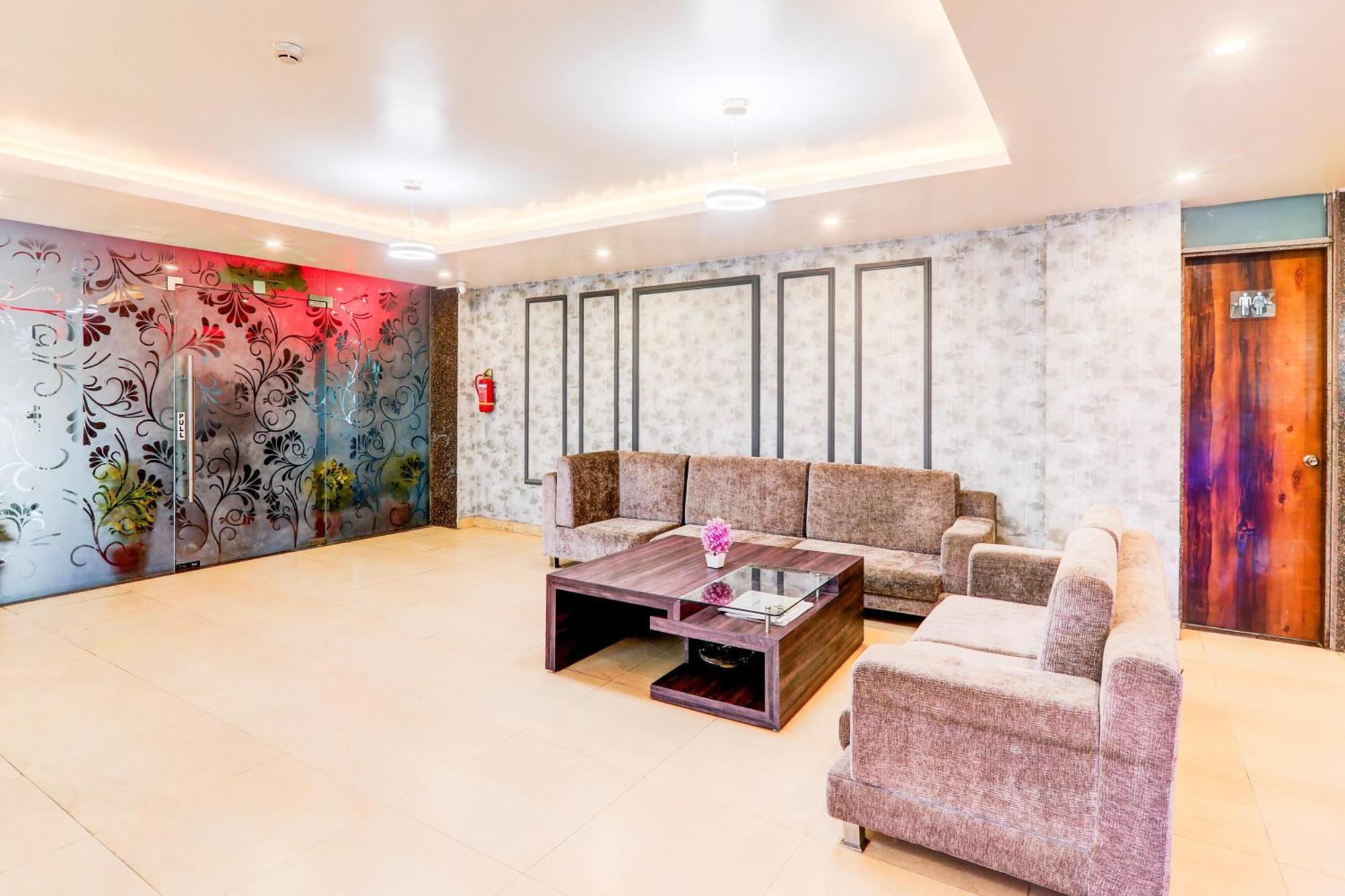 ホテル Townhouse Sakura ラクナウ エクステリア 写真